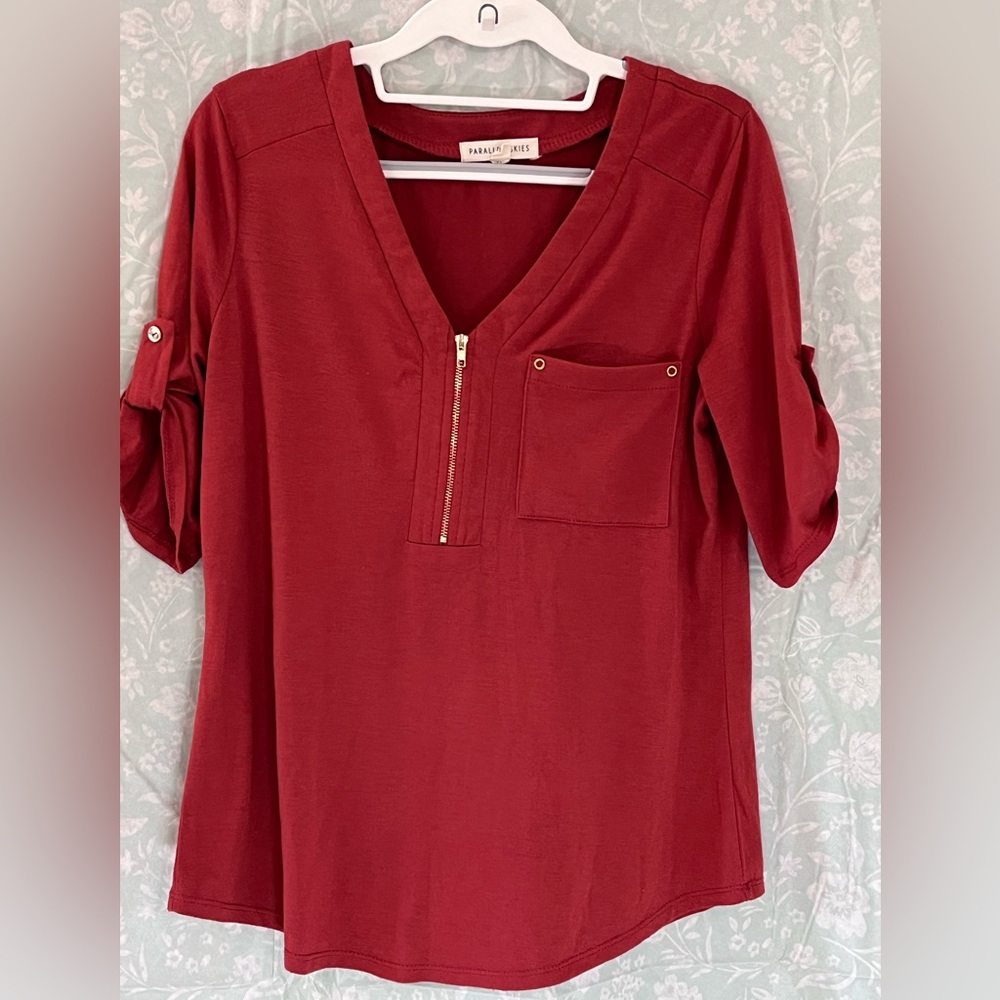 Parallel Skies top size small, burnt orange color